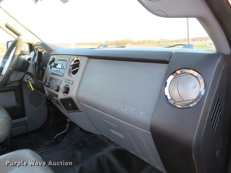 image for item DI3974 2012 Ford F350 Super Duty XLT  pickup truck cab and chassis