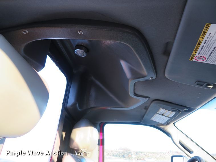 image for item DI3974 2012 Ford F350 Super Duty XLT  pickup truck cab and chassis