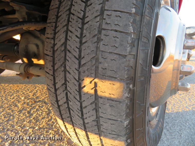 image for item DI3974 2012 Ford F350 Super Duty XLT  pickup truck cab and chassis