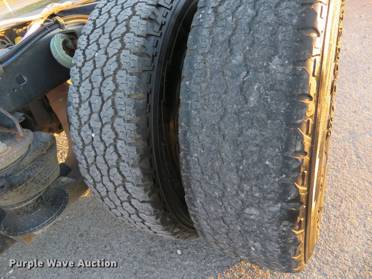 image for item DI3974 2012 Ford F350 Super Duty XLT  pickup truck cab and chassis