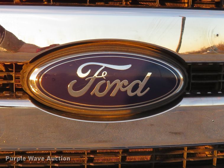 image for item DI3974 2012 Ford F350 Super Duty XLT  pickup truck cab and chassis