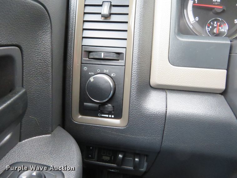 image for item DI3978 2012 Dodge Ram 5500HD  Crew Cab flatbed truck