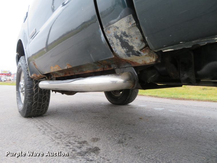 image for item DI3979 2004 Ford F350 Super Duty XLT  pickup truck