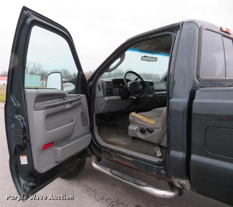 image for item DI3979 2004 Ford F350 Super Duty XLT  pickup truck