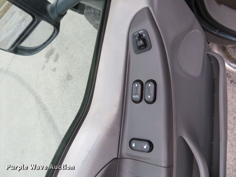 image for item DI3979 2004 Ford F350 Super Duty XLT  pickup truck