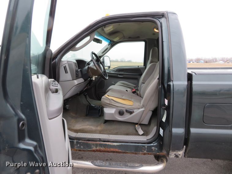 image for item DI3979 2004 Ford F350 Super Duty XLT  pickup truck