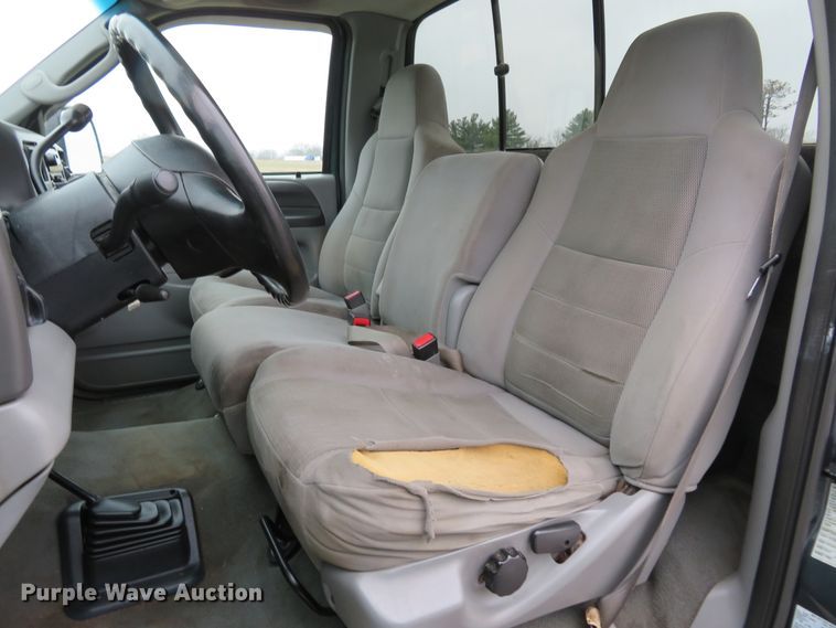 image for item DI3979 2004 Ford F350 Super Duty XLT  pickup truck