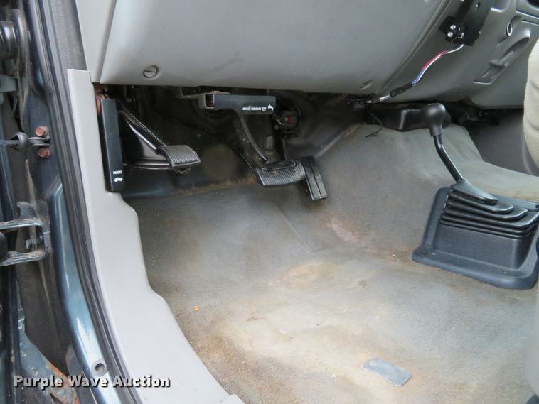 image for item DI3979 2004 Ford F350 Super Duty XLT  pickup truck