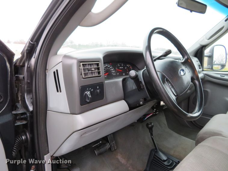 image for item DI3979 2004 Ford F350 Super Duty XLT  pickup truck