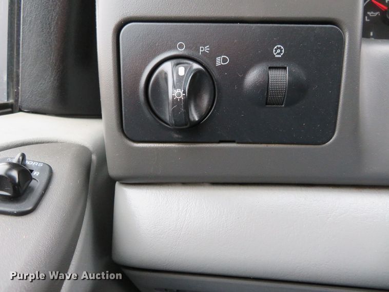 image for item DI3979 2004 Ford F350 Super Duty XLT  pickup truck