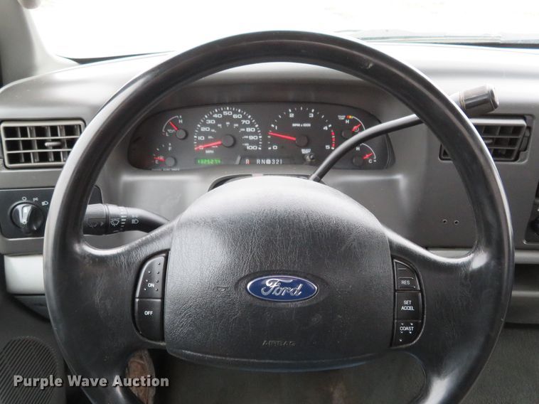 image for item DI3979 2004 Ford F350 Super Duty XLT  pickup truck