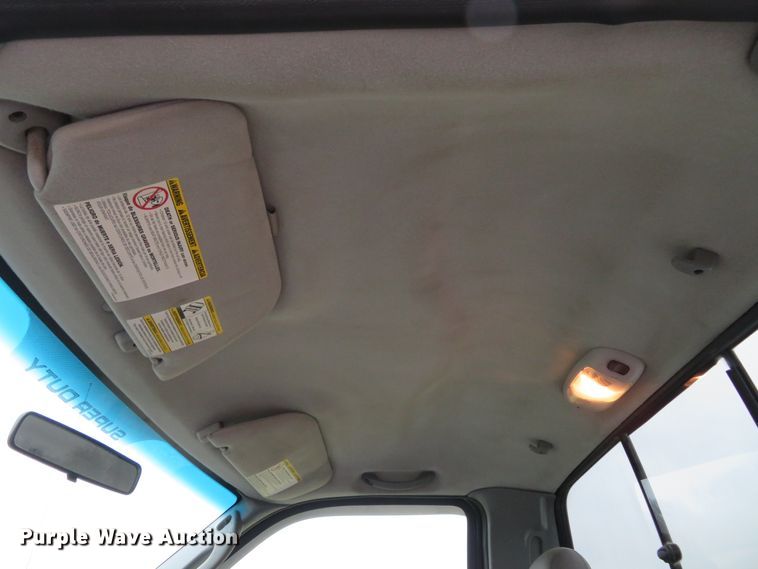 image for item DI3979 2004 Ford F350 Super Duty XLT  pickup truck