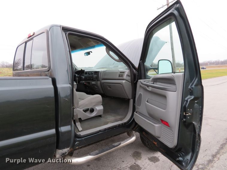 image for item DI3979 2004 Ford F350 Super Duty XLT  pickup truck