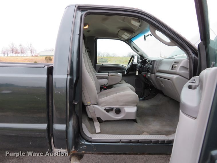 image for item DI3979 2004 Ford F350 Super Duty XLT  pickup truck