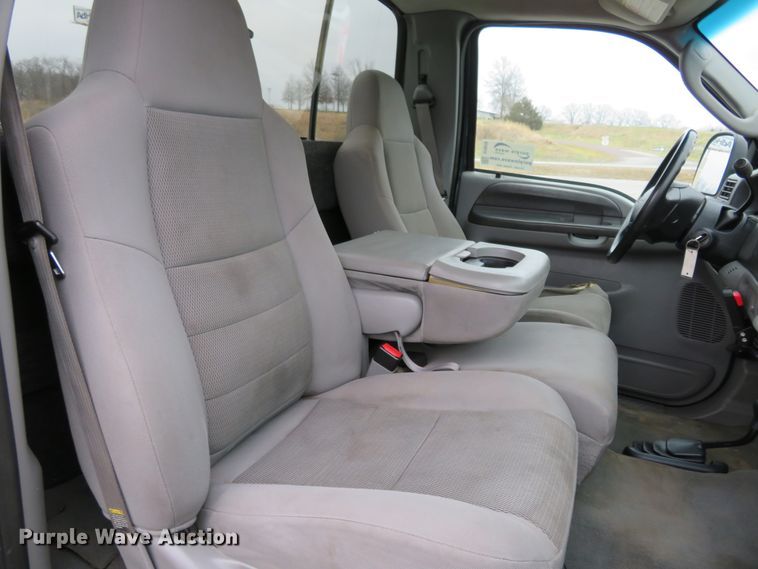 image for item DI3979 2004 Ford F350 Super Duty XLT  pickup truck