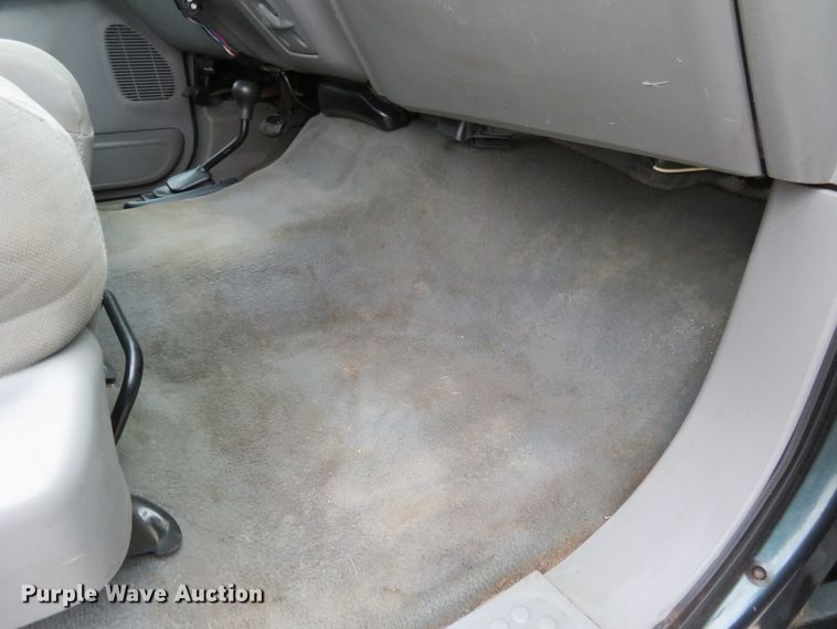 image for item DI3979 2004 Ford F350 Super Duty XLT  pickup truck