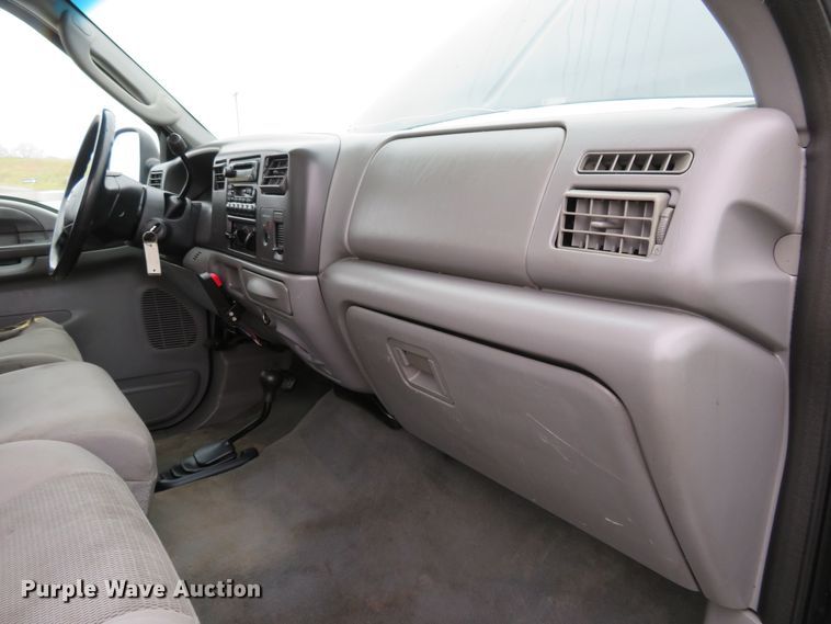 image for item DI3979 2004 Ford F350 Super Duty XLT  pickup truck