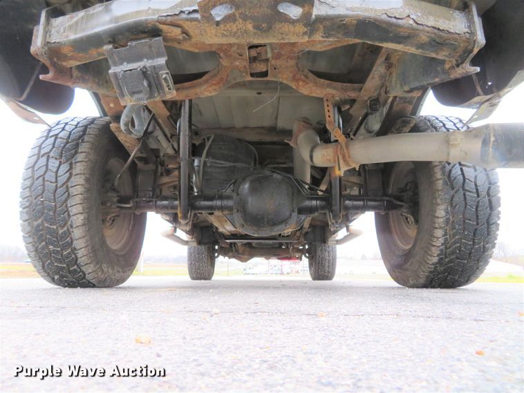 image for item DI3979 2004 Ford F350 Super Duty XLT  pickup truck