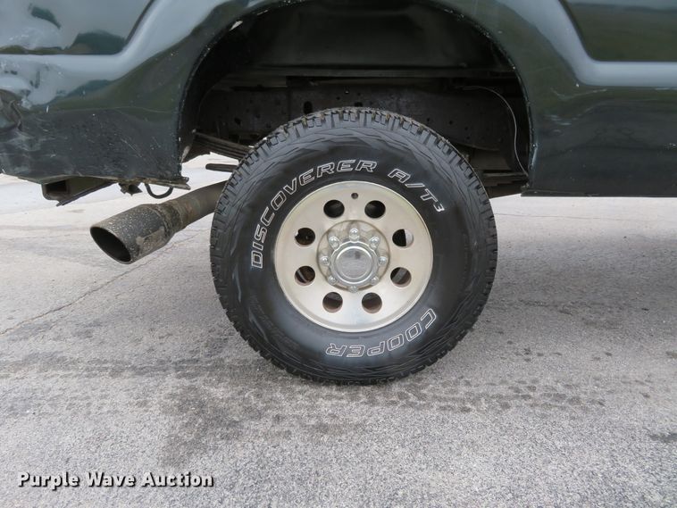 image for item DI3979 2004 Ford F350 Super Duty XLT  pickup truck