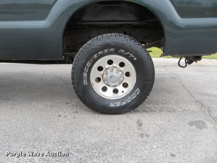 image for item DI3979 2004 Ford F350 Super Duty XLT  pickup truck