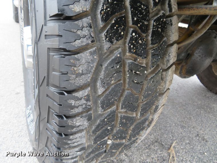 image for item DI3979 2004 Ford F350 Super Duty XLT  pickup truck