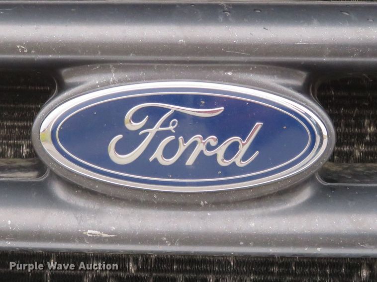 image for item DI3979 2004 Ford F350 Super Duty XLT  pickup truck