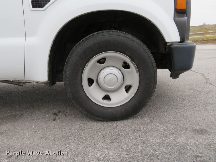 image for item DI3980 2010 Ford F250 Super Duty XL  pickup truck