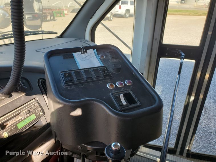 image for item DI5019 2001 Ford Econoline E450 Super Duty  Blue Bird school bus