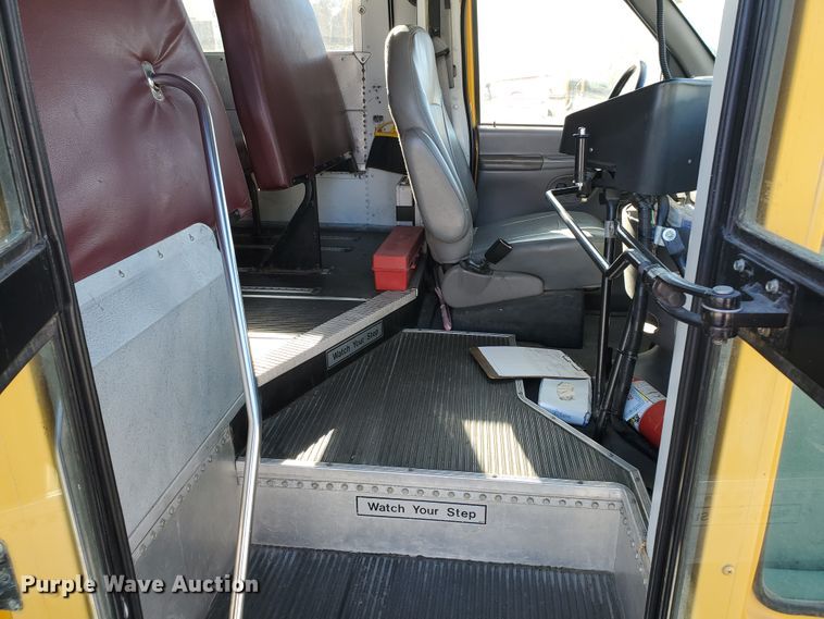 image for item DI5019 2001 Ford Econoline E450 Super Duty  Blue Bird school bus