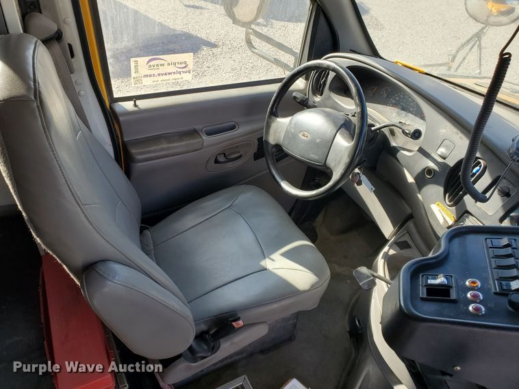 image for item DI5019 2001 Ford Econoline E450 Super Duty  Blue Bird school bus