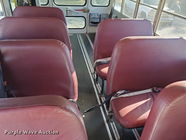 image for item DI5019 2001 Ford Econoline E450 Super Duty  Blue Bird school bus