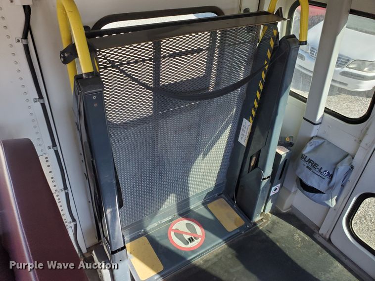 image for item DI5019 2001 Ford Econoline E450 Super Duty  Blue Bird school bus