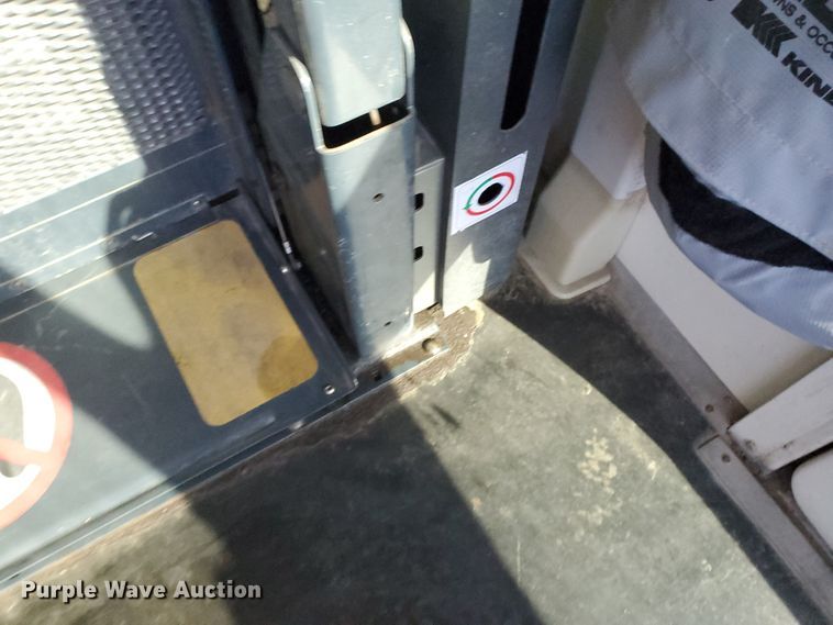 image for item DI5019 2001 Ford Econoline E450 Super Duty  Blue Bird school bus