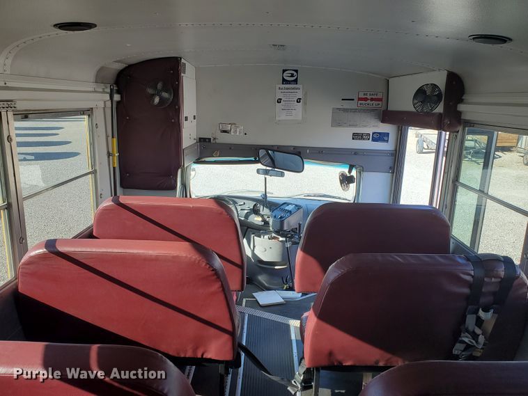 image for item DI5019 2001 Ford Econoline E450 Super Duty  Blue Bird school bus