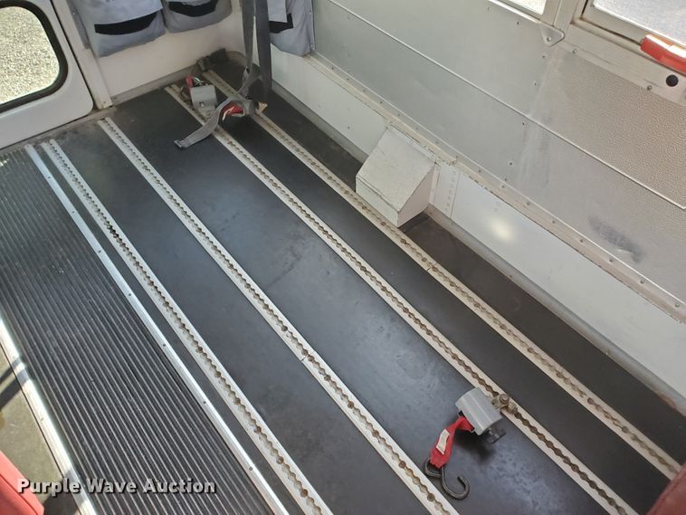 image for item DI5019 2001 Ford Econoline E450 Super Duty  Blue Bird school bus