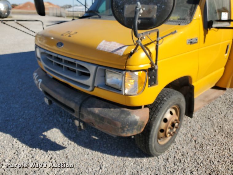 image for item DI5019 2001 Ford Econoline E450 Super Duty  Blue Bird school bus