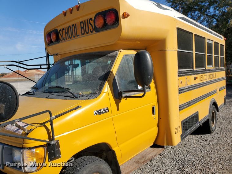 image for item DI5019 2001 Ford Econoline E450 Super Duty  Blue Bird school bus