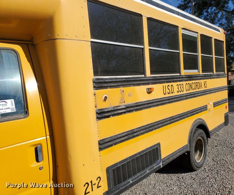 image for item DI5019 2001 Ford Econoline E450 Super Duty  Blue Bird school bus