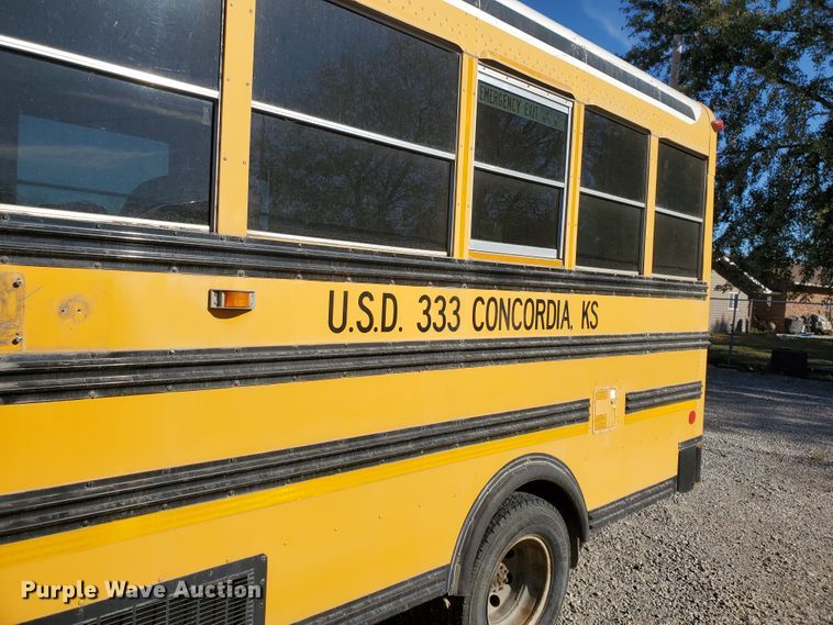 image for item DI5019 2001 Ford Econoline E450 Super Duty  Blue Bird school bus