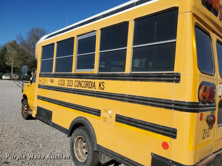 image for item DI5019 2001 Ford Econoline E450 Super Duty  Blue Bird school bus