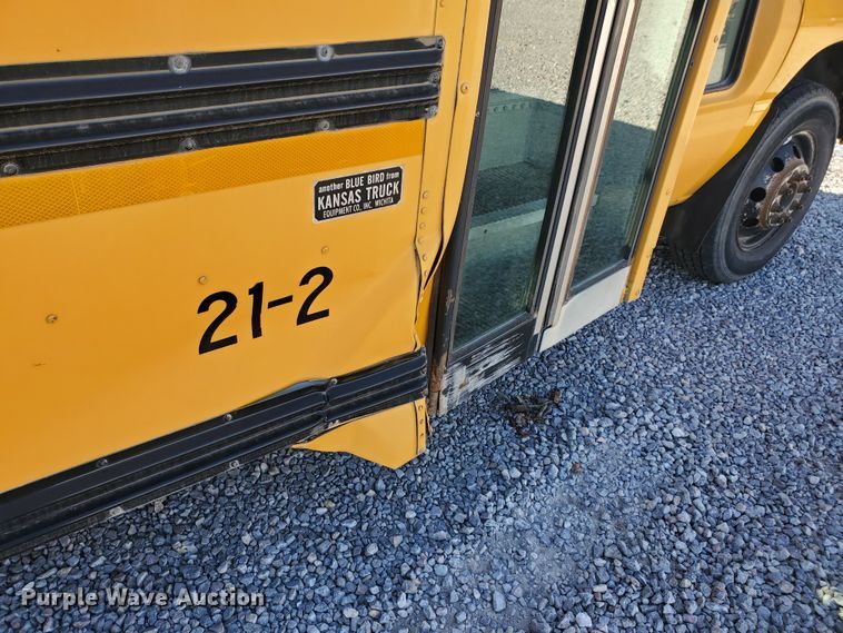 image for item DI5019 2001 Ford Econoline E450 Super Duty  Blue Bird school bus