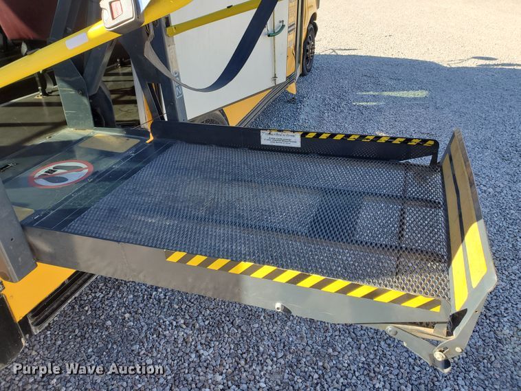 image for item DI5019 2001 Ford Econoline E450 Super Duty  Blue Bird school bus