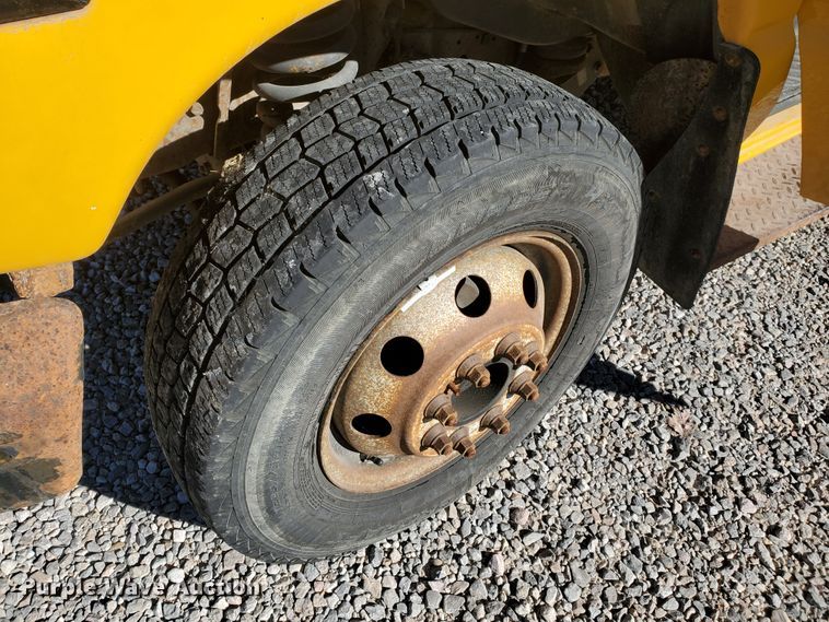 image for item DI5019 2001 Ford Econoline E450 Super Duty  Blue Bird school bus