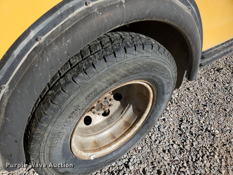 image for item DI5019 2001 Ford Econoline E450 Super Duty  Blue Bird school bus