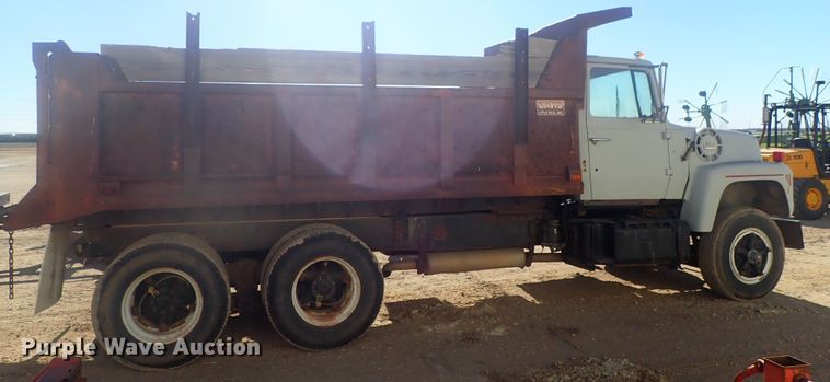 image for item DI7319 1970 Ford 9000  dump truck