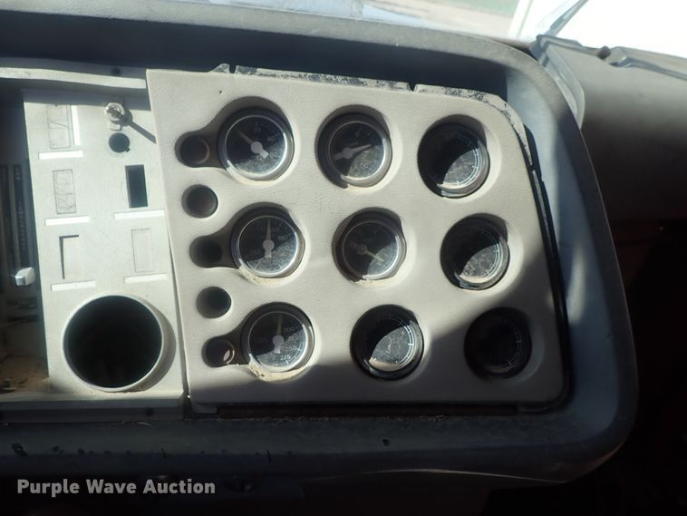 image for item DI7319 1970 Ford 9000  dump truck