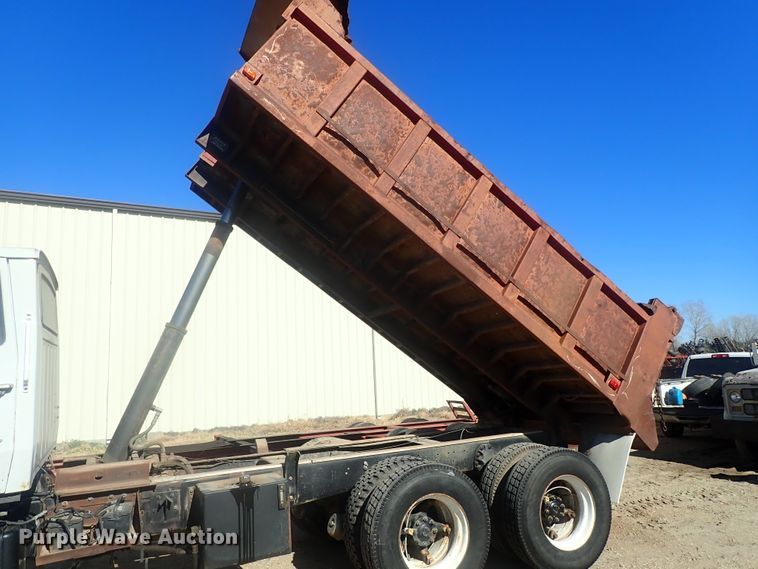 image for item DI7319 1970 Ford 9000  dump truck