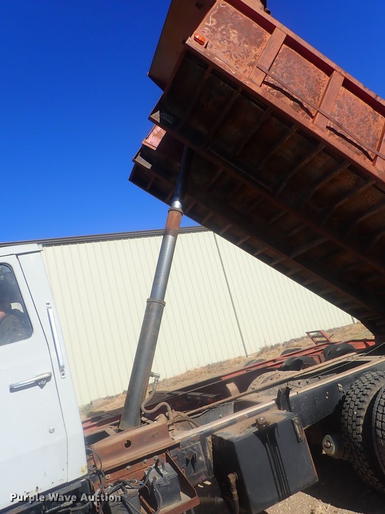image for item DI7319 1970 Ford 9000  dump truck