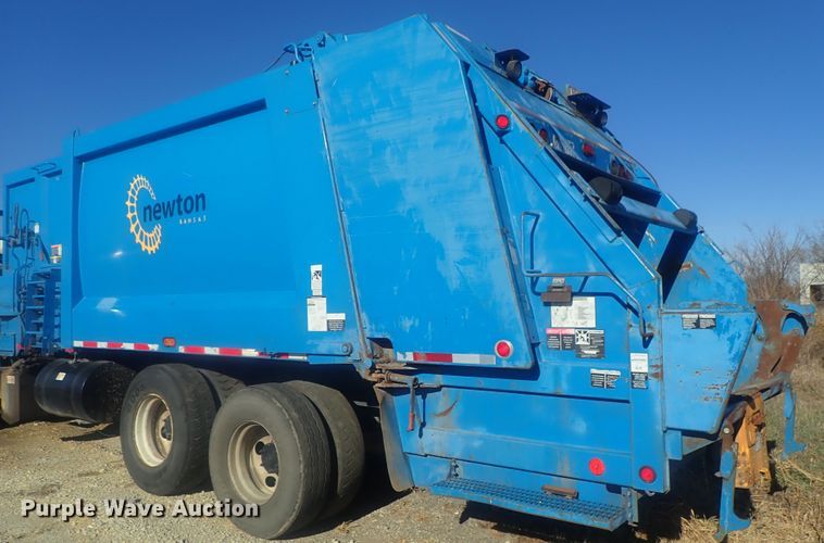 image for item DI7412 2008 Mack LEU613  refuse truck