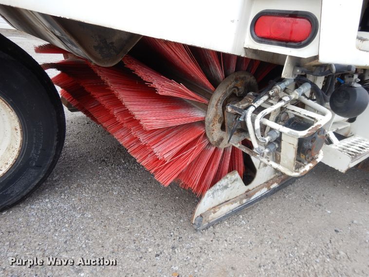 image for item DI8170 1998 Elgin Pelican P  street sweeper